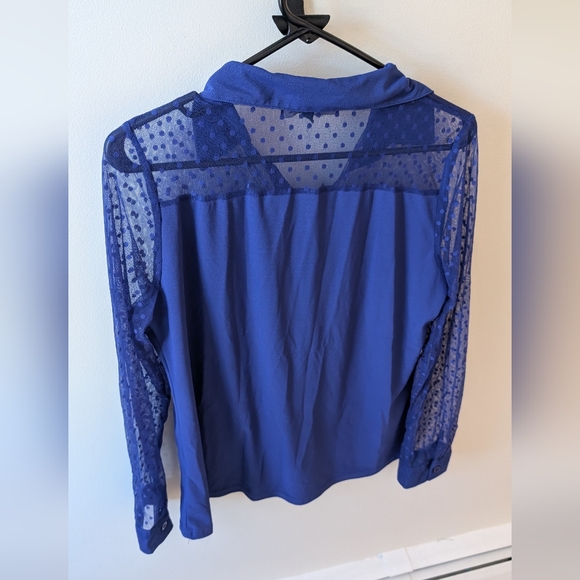 Elizabeth & Nicole royal blue long sleeve button down blouse. Size large - Picture 4 of 10